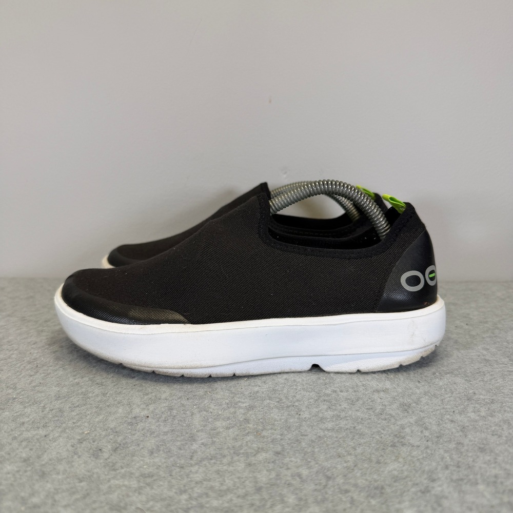 OOFOS OOmg Low Shoes Womens Size 6 Black White Recovery Slip On Sneakers